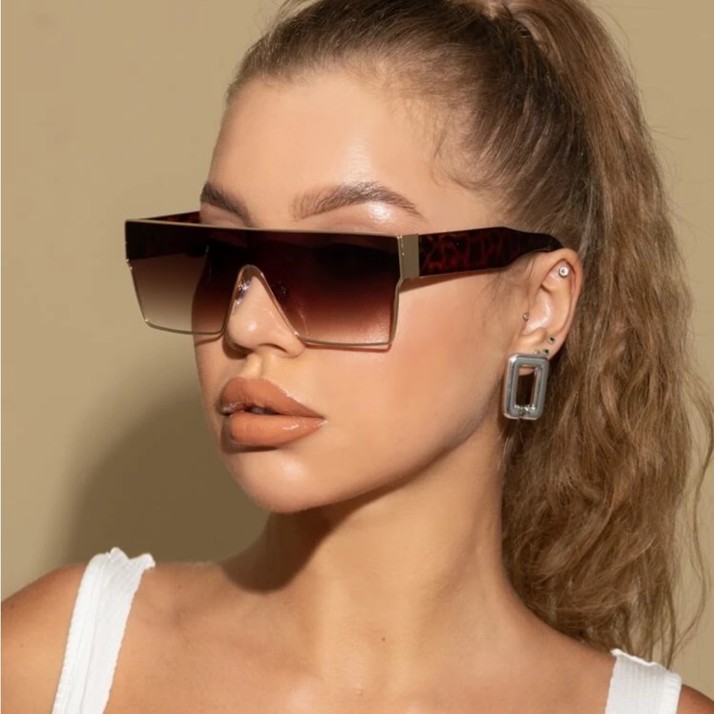 Y2K Shield Sunglasses, Brown Gold Sunglasses, trendy sunglasses leopard print